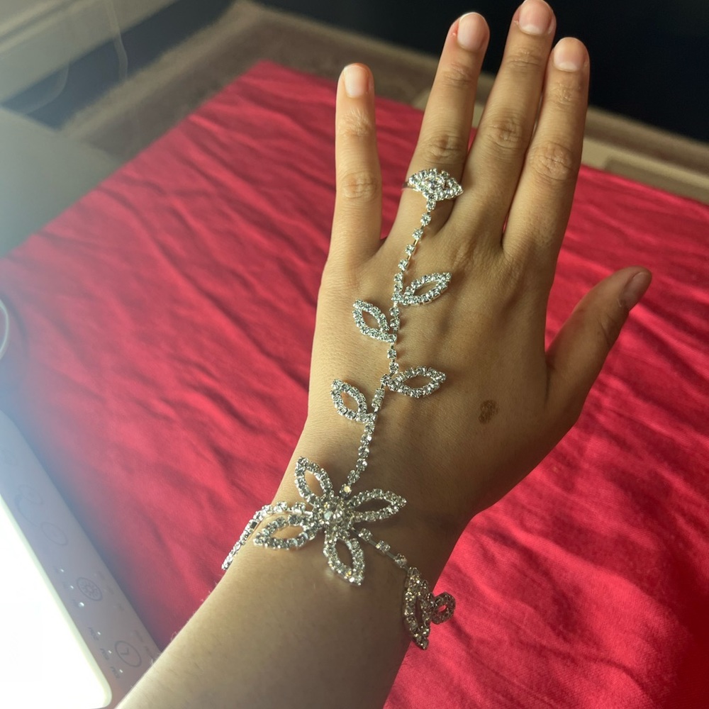 NEW Silver Rhinestone Floral Bracelet with Ring